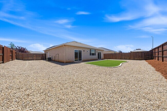 Building Photo - 2877 Ukonom Dr