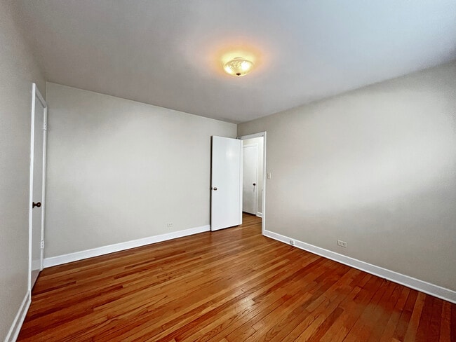 Building Photo - 4 S June Terrace