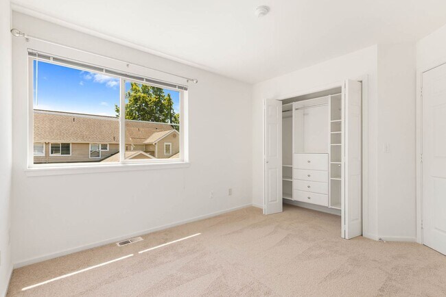 Building Photo - 15855 NE 92nd Way
