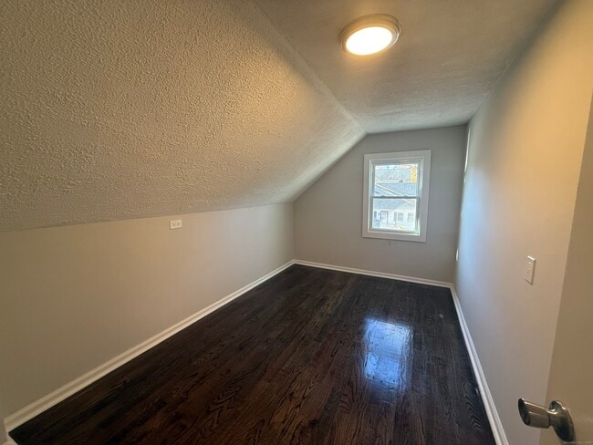 Building Photo - 55 Ownly Ave