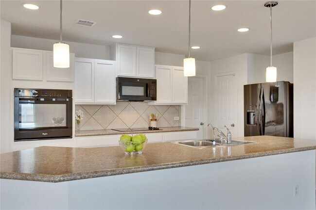 Building Photo - 120 Jasmine Cove