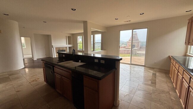 Building Photo - Large lovely home with amazing views!