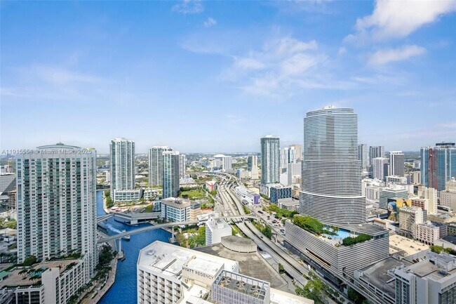Building Photo - 200 Biscayne Blvd Way