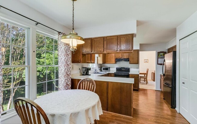 Building Photo - 15411 Pine Tree Ct