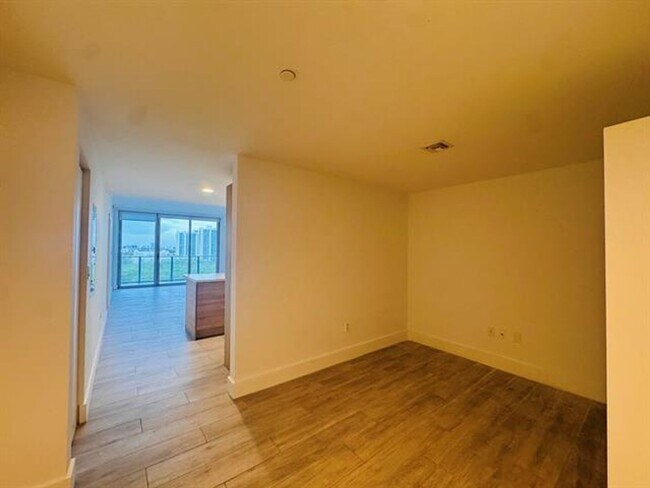 Building Photo - 16385 Biscayne Blvd