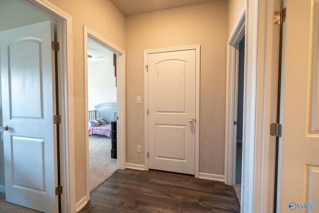 Building Photo - 117 Red Fox Wy