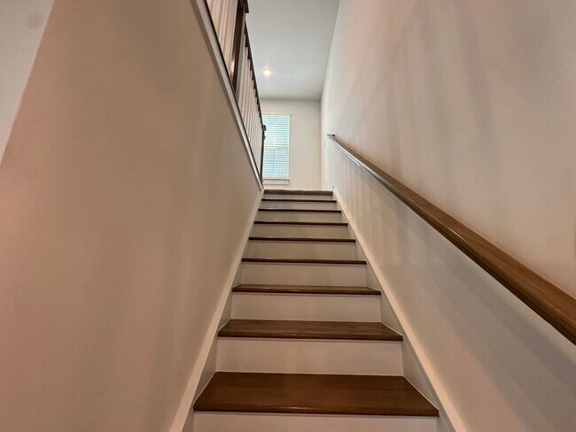 Building Photo - 1668 Burtonwood Dr