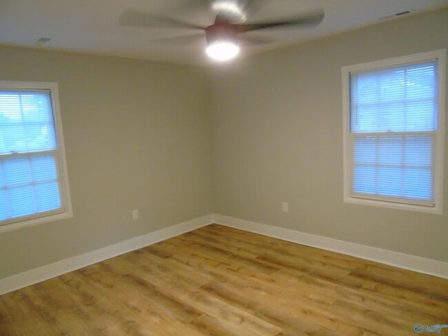 Building Photo - 2008 Dellbrook Dr NE