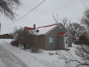 Building Photo - THIS IS A LEASE TAKEOVER, PLEASE CONTACT THE CURRENT TENANT, DANIEL @ 208-883-2854 - Super Cute 3...