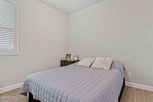 Building Photo - 824 Paseo Solar Dr