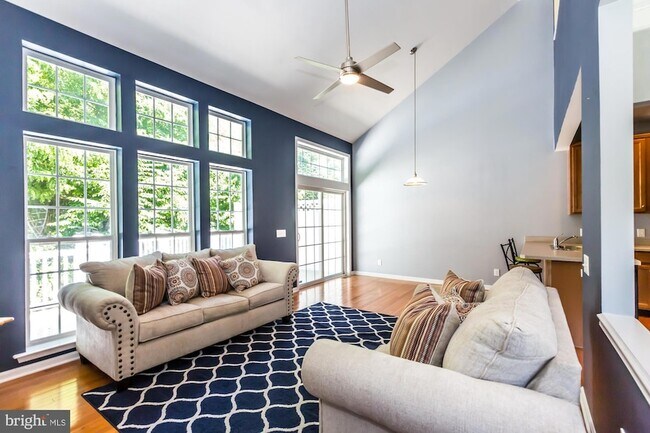 Building Photo - 684 Churchill Rd