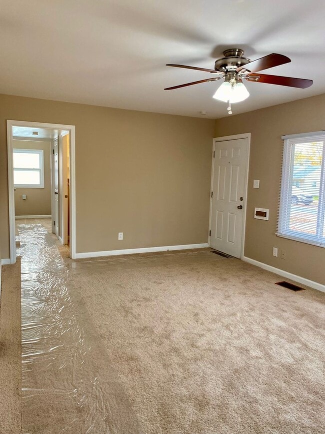 Building Photo - Move In Ready! Beautiful 3B 1b home in Lindenwood Park FIRST MONTH FREE