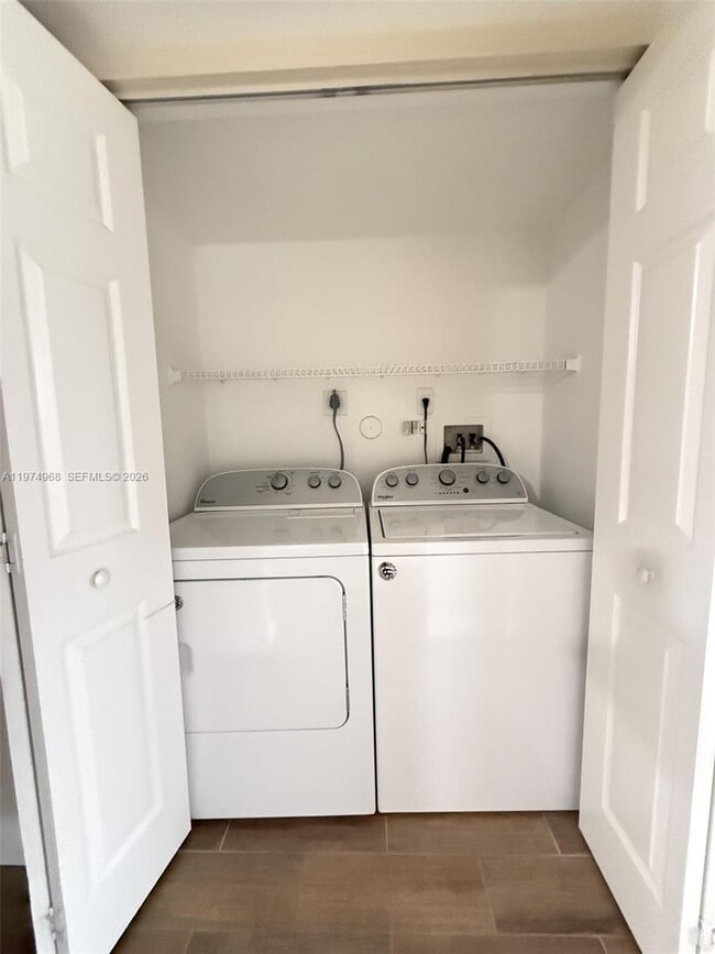 Building Photo - 811 Lyons Rd