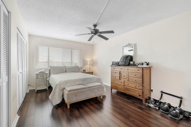 Building Photo - 125 Shore Ct