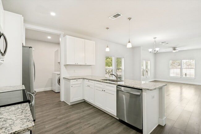 Building Photo - RENOVATED 3-BEDROOM HOME IN DENVER HEIGHTS