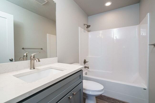 Building Photo - Move In Ready 3 Bedroom 2.5 Bathroom - Convenient Camas Location