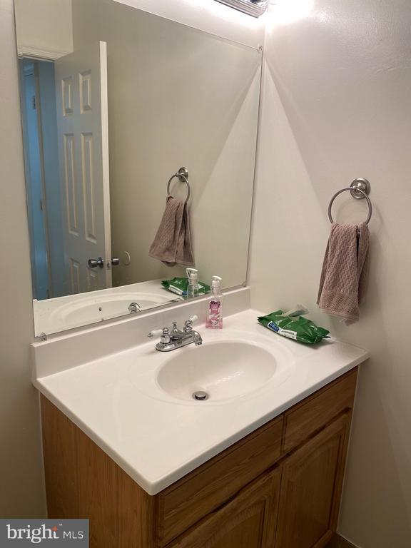 Building Photo - 1811 Hennessy Dr