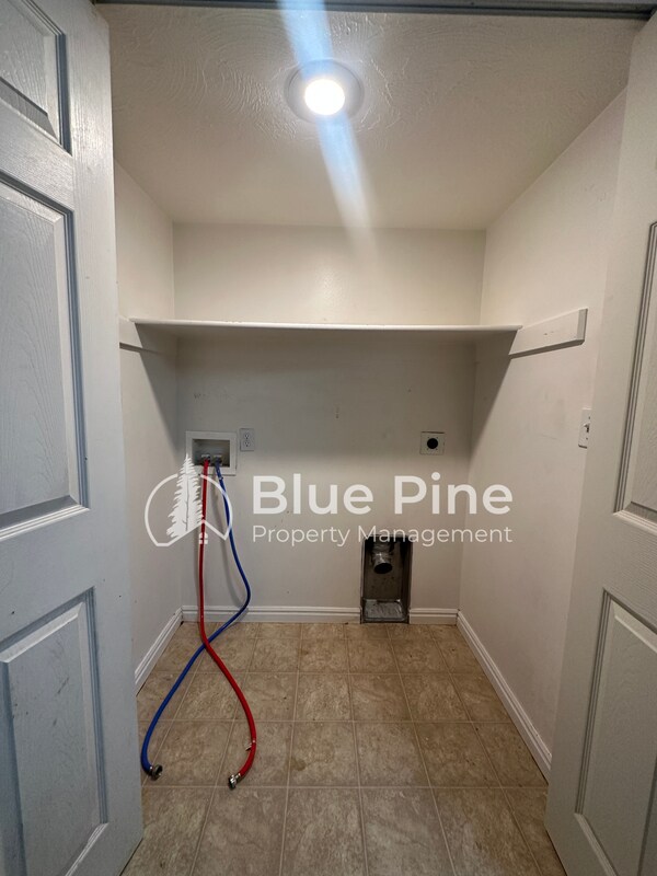 Building Photo - 3156 Chasewood Dr