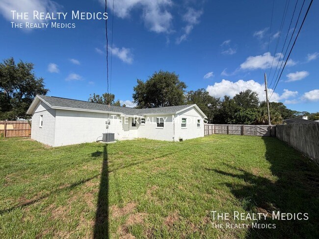 Building Photo - 1718 Palmer Ln