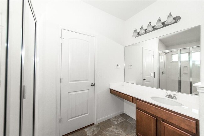 Building Photo - 708 Pinnacle Dr