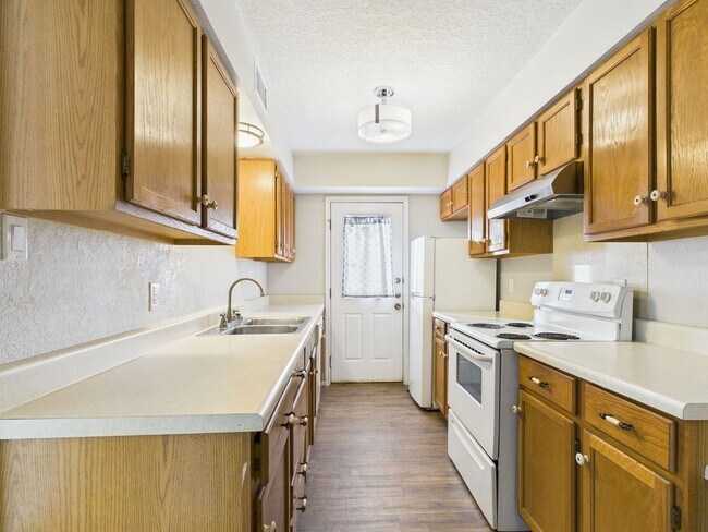 Building Photo - 107 Frederick Rd