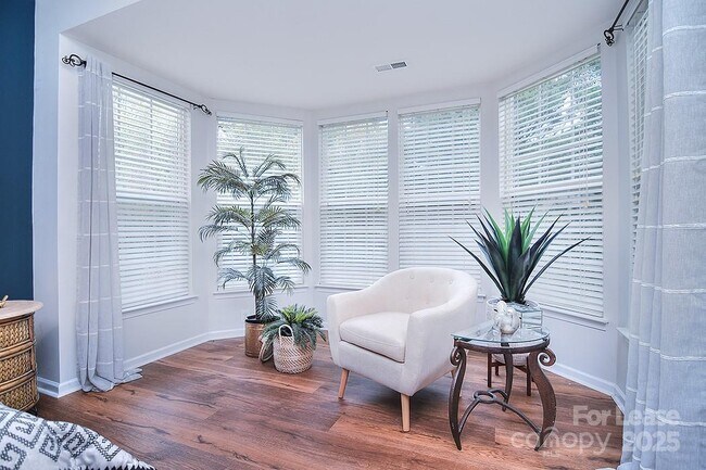 Building Photo - 1116 Sarandon Dr