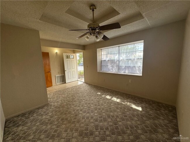 Building Photo - 11 Cll De Amistad