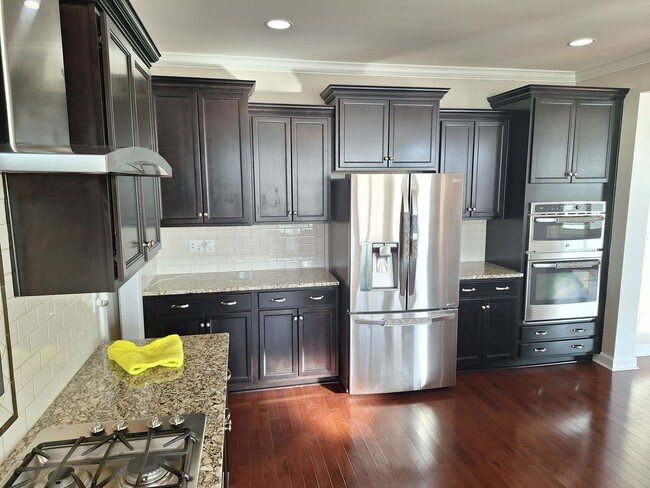 Building Photo - MARCH MOVE IN SPECIAL - $300 off FIRST FUL...