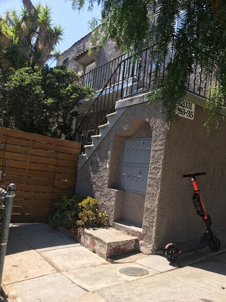 Building Photo - 2035 N Vista del Mar Ave