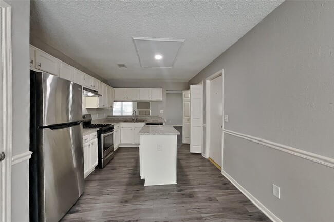 Building Photo - 18138 Garden Manor Dr