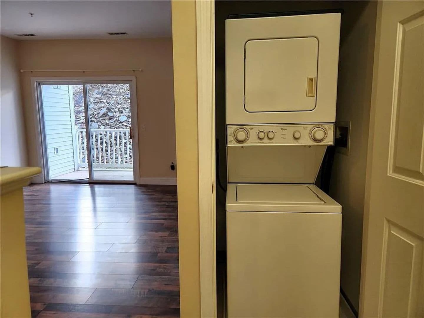 Building Photo - 98 Mill St