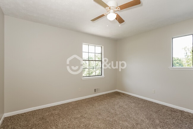 Building Photo - Fantastic 3bd/2ba home! Coming soon!