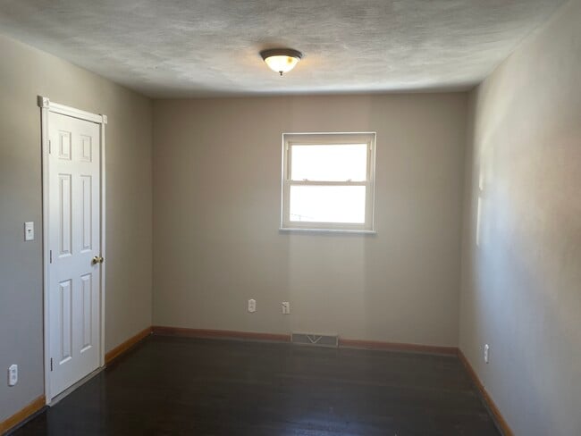 Building Photo - 4555 E 4th St