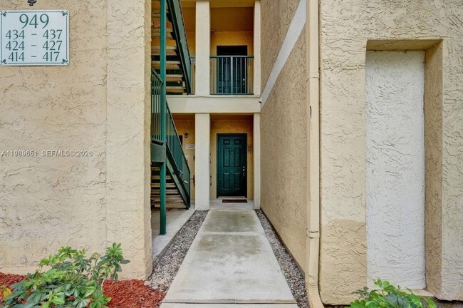 Building Photo - 949 Riverside Dr