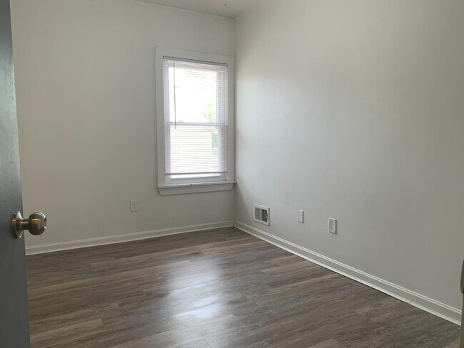 Building Photo - 207 N Prospect Rd