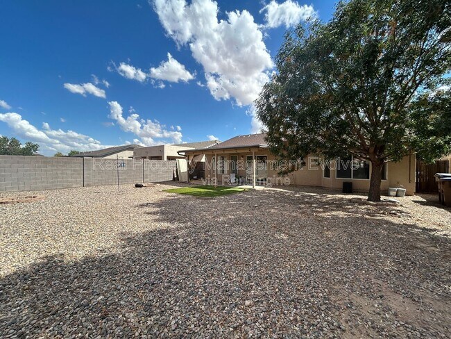 Building Photo - 4926 E Whitehall Dr