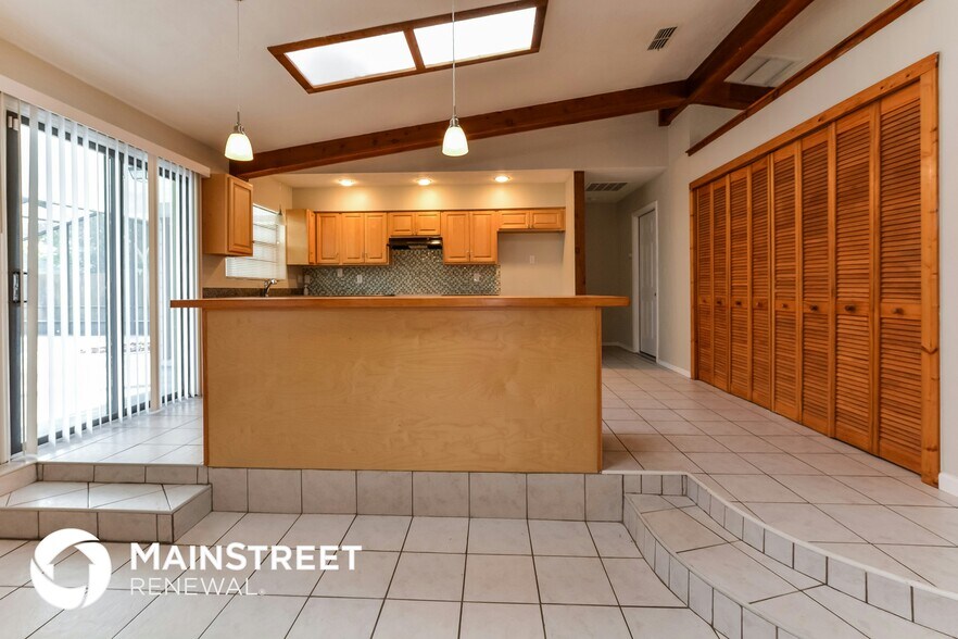 Building Photo - 364 Sagewood Dr