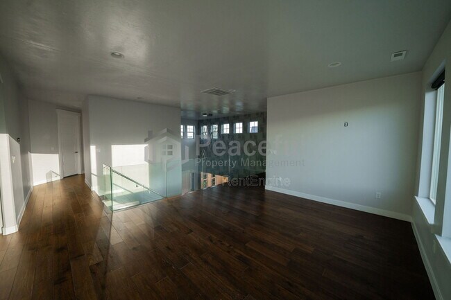 Building Photo - 1867 S Prairie Pond Rd