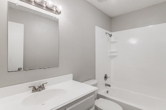 Building Photo - Comfortable & Stylish 3-Bedroom Home in Grand Prairie