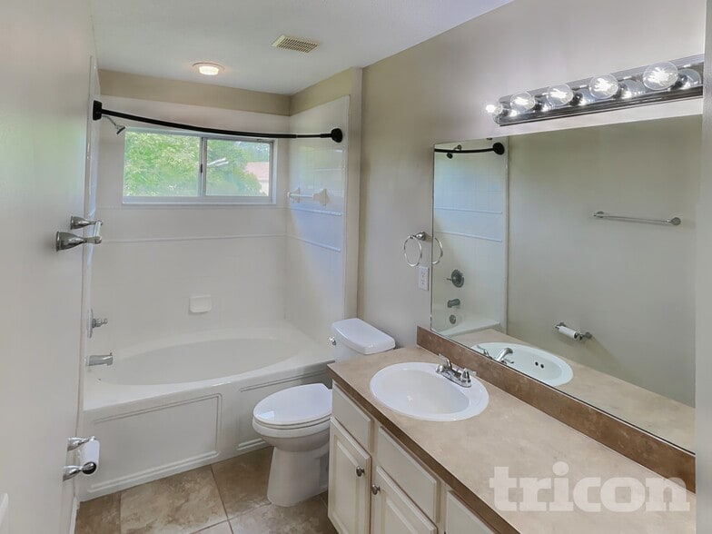 Building Photo - 12708 Black Angus Dr