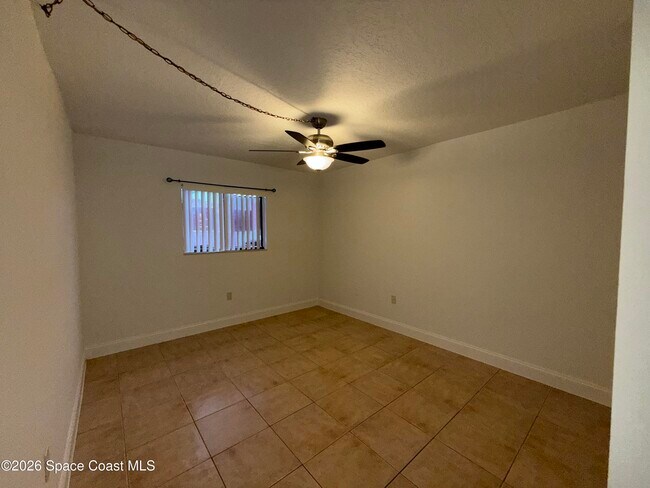 Building Photo - 1554 University Ln