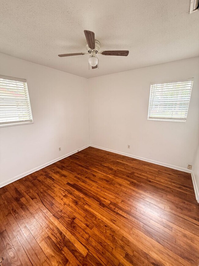 Building Photo - 1409 Southwood Dr