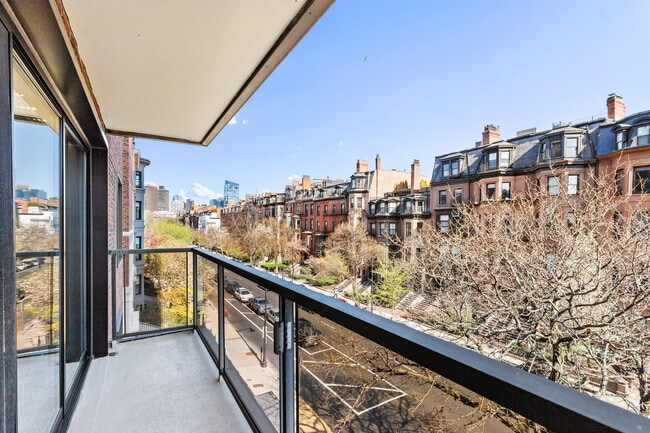 Building Photo - 180 Beacon St