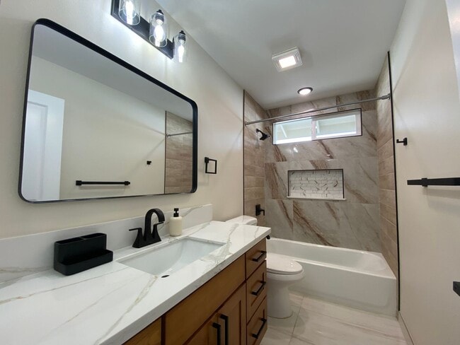 Building Photo - Move-In Ready 3-Bed, 2-Bath Home in Ainaloa – AC, Garage & Wi-Fi Included