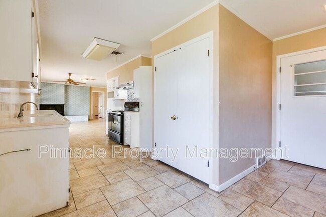 Building Photo - 2618 A&M