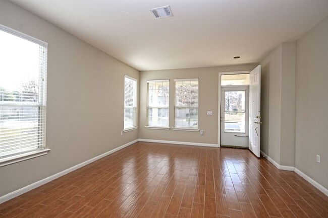 Building Photo - 106 Sunflower St