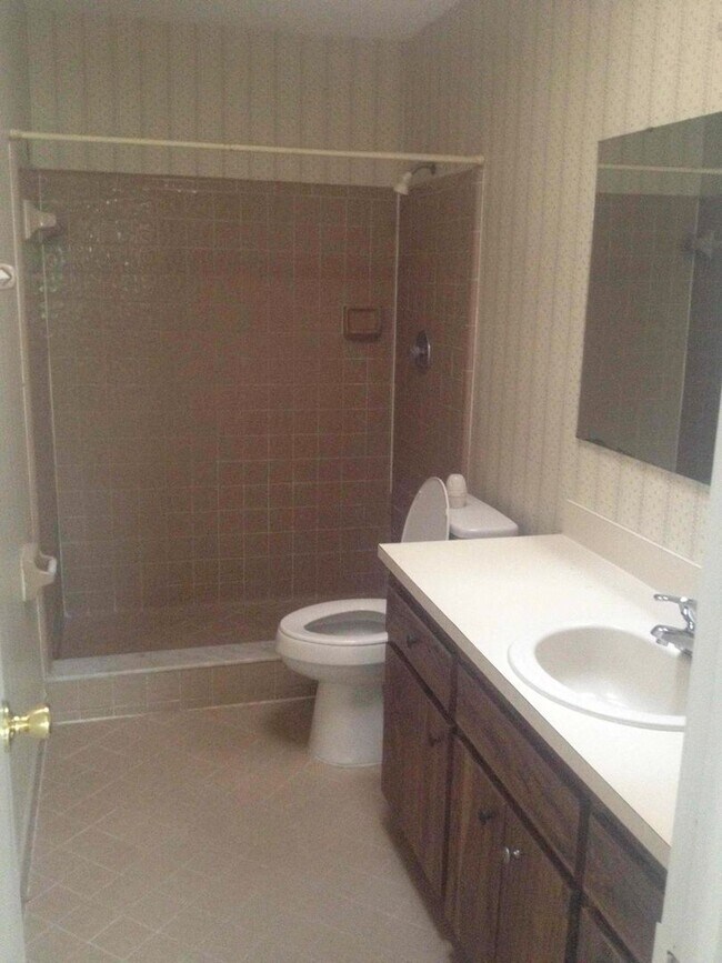 Building Photo - 3-bedroom, 2-bath single-family home for rent