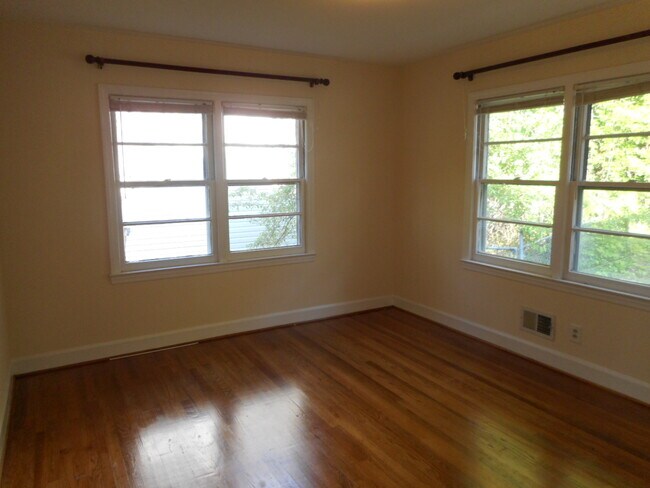 Building Photo - 107 Caldwell St