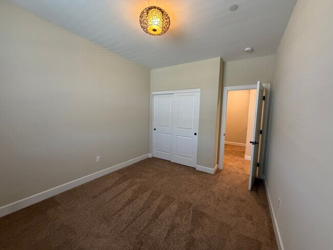 Building Photo - 1991 Wind Ranch Rd