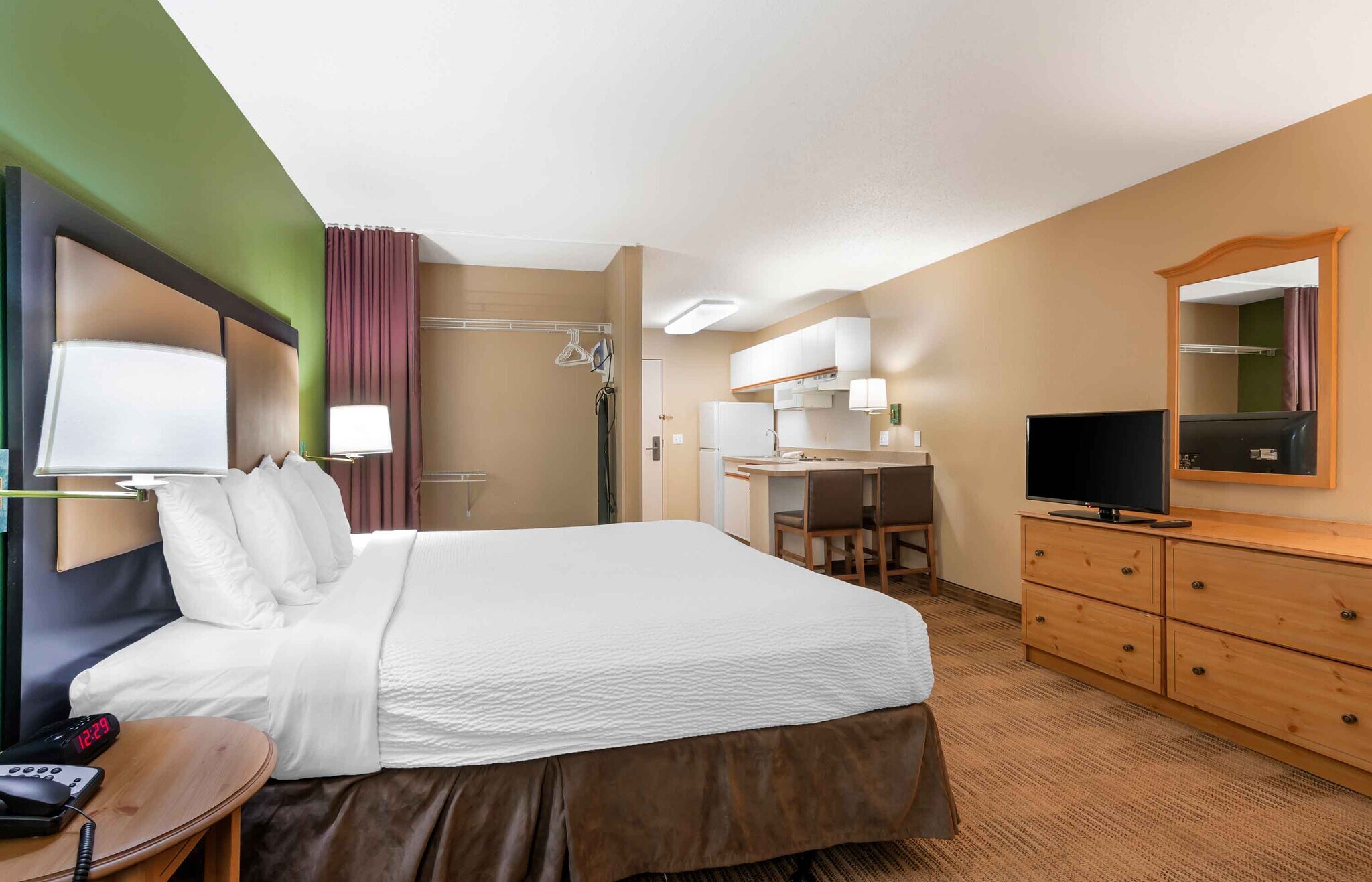 Building Photo - Furnished Studio-Kansas City - Overland Park - Nall Ave